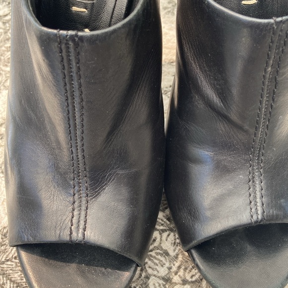 BCBGMAXAZRIA Black Leather Open-Toe Mule Slide - Picture 7 of 7